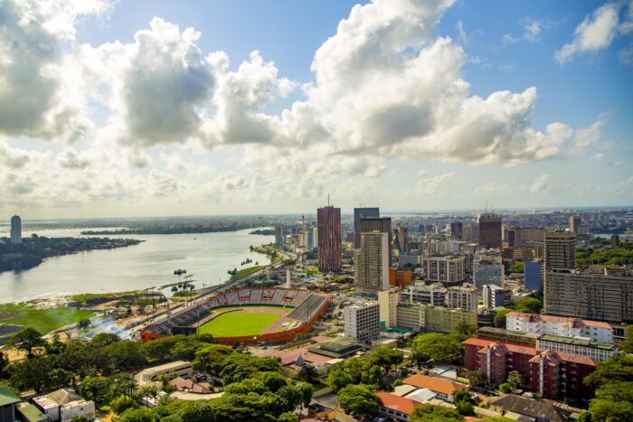 Abidjans Hochhäuser und die Küste