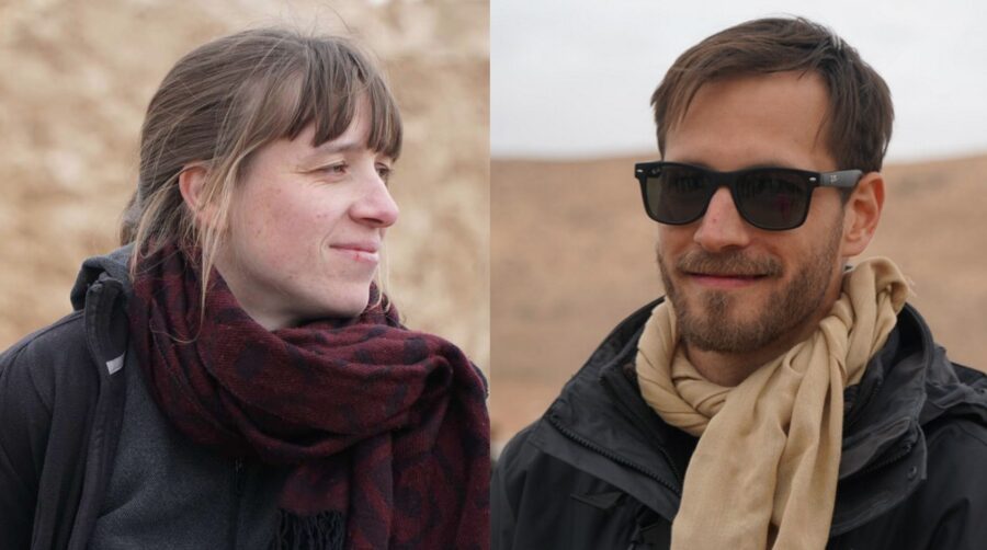 zwei Porträtfotos, links eine Frau mit Schal, die zur Seite schaut, rechts ein Mann mit Schal und Sonnenbrille