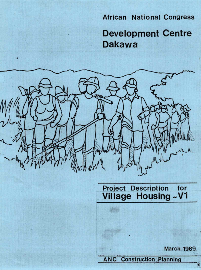 Broschüre in Hellblau, mit Schwarzer Schrift, auf Englisch. Titel ist eine Projektbeschreibung für Wohnungsbau in Dakawa, vom März 1989. Mittem auf dem Bild eine Zeichnung von unbekannten Figuren in Arbeitskleidung und Bauwerkzeug