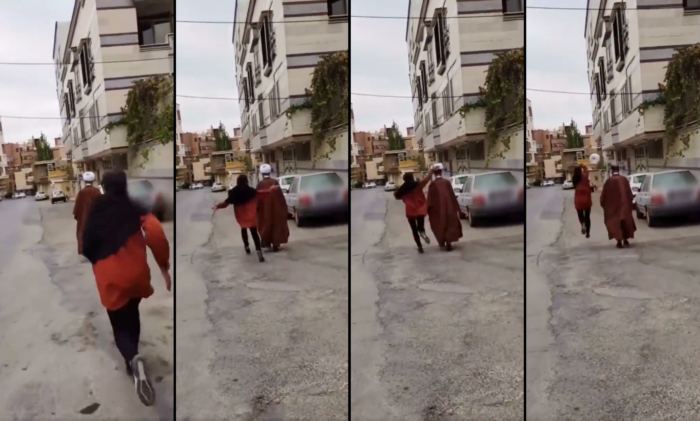 Vier Bilder aus einem Video: im ersten sieht man eine Frau von hinten, die von hinten auf einen Mann mit wallendem Gewand und Turban zuläuft, auf den folgenden Bildern ist zu sehen, wie sie ihm den Turban vom Kopf schlägt.