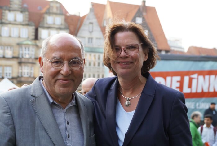 Gregor Gysi und Kristina Vogt in der Bremer Altstadt
